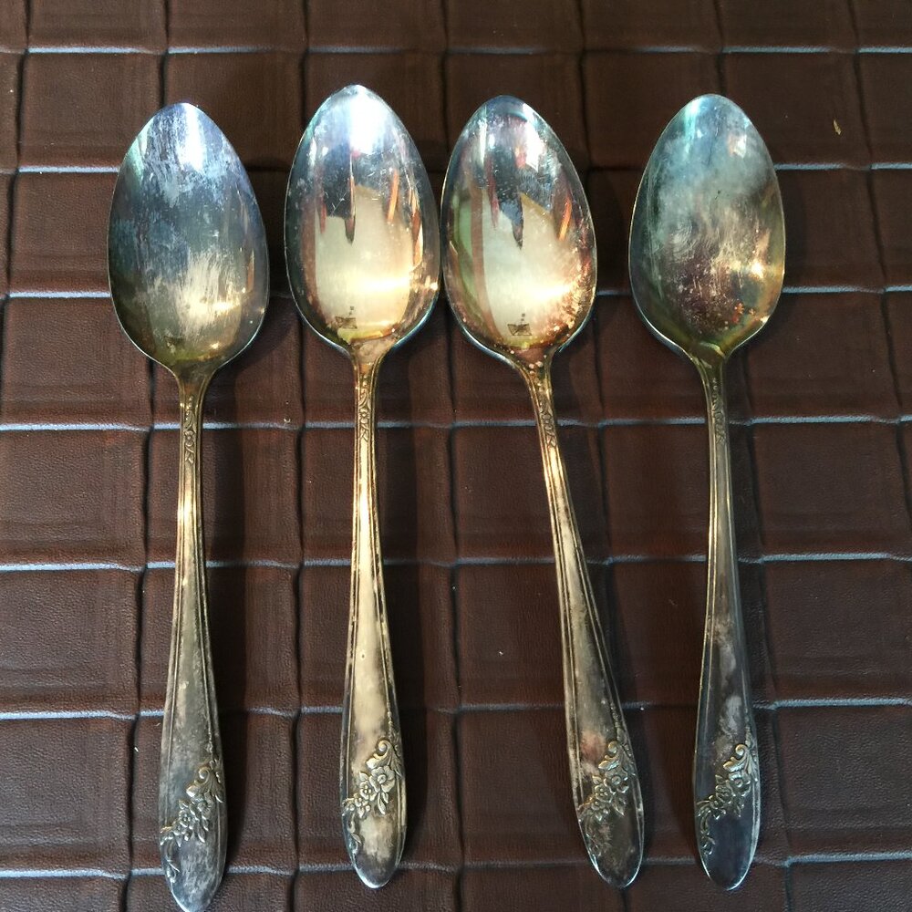 Vintage Set of 4 Oneida Community Tudor Plate 1946 Queen Bess II Pattern Spoons